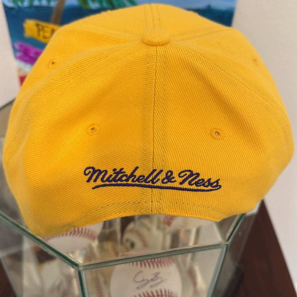 LA LAKERS MITCHELL AND NESS CAP - Picture 2 of 5